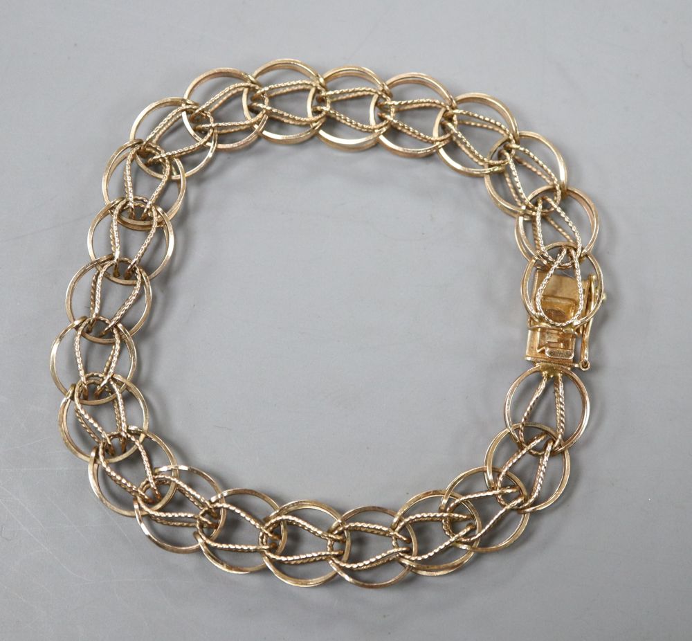 A modern 10kt yellow metal circular link bracelet, 10 grams.